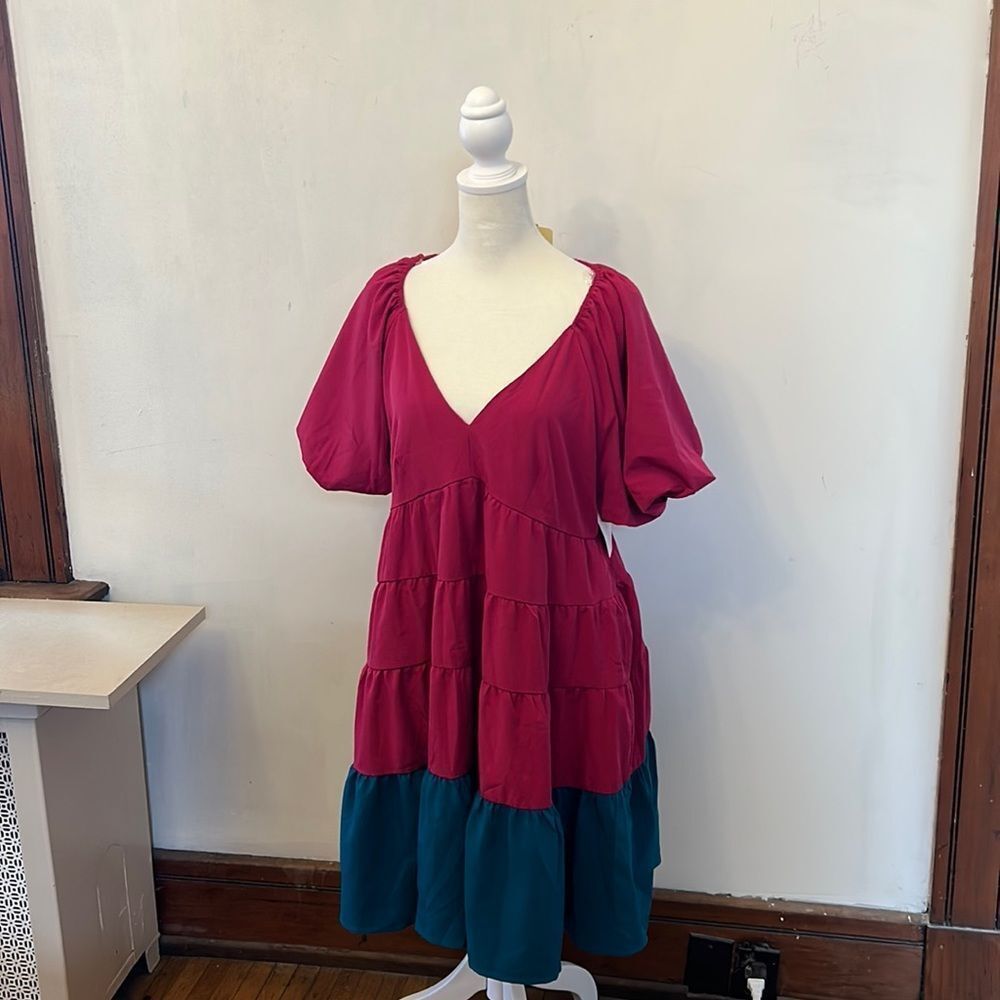 Entro Women’s Size L burgundy and blue short sleeve tiered dress, NWT